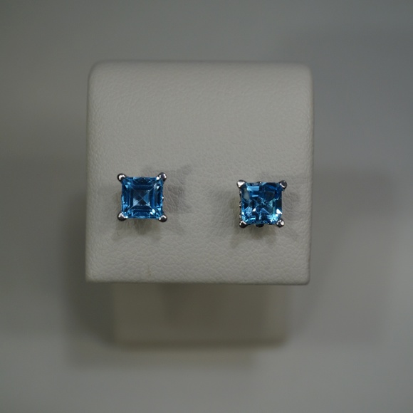 Jewelry - 14KW Gold Genuine Blue Topaz Earrings